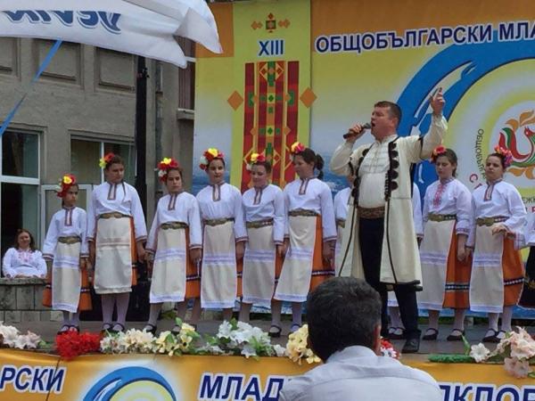 Детски танцов състав "Детелина"  участва във фолклорен събор