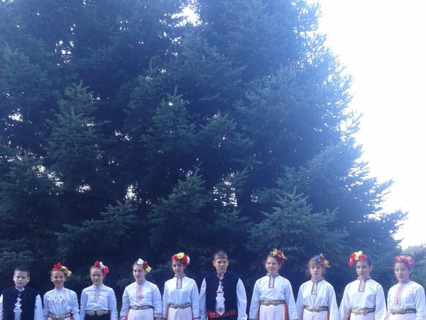 Сцена на открито - творческа зона за активен отдих