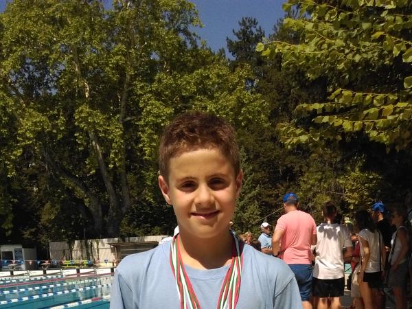 Ясен Бонев - шампион на България по плуване!