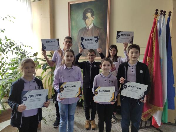 Отлични постижения в  Олимпиади Кингс