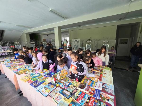 Успешен първи книжен базар