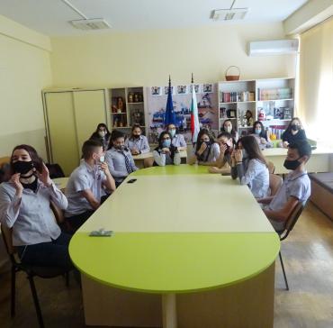 Първа онлайн среща между партньорските училища