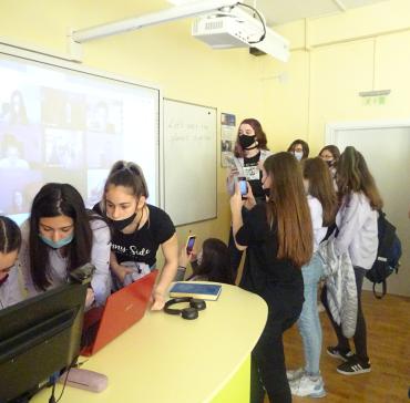 Първа онлайн среща между партньорските училища
